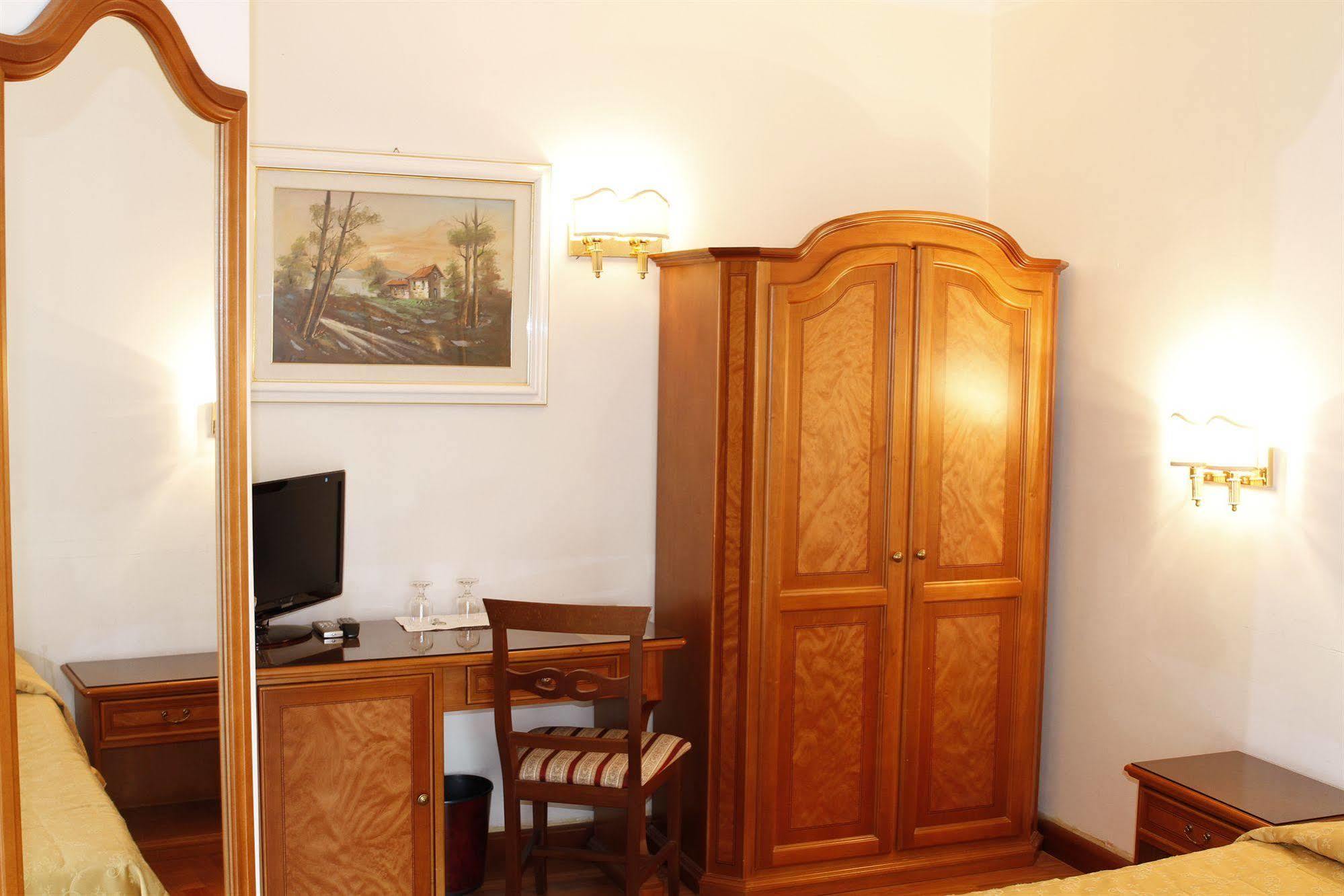 Gh Hotel San Giusto Рим Екстериор снимка