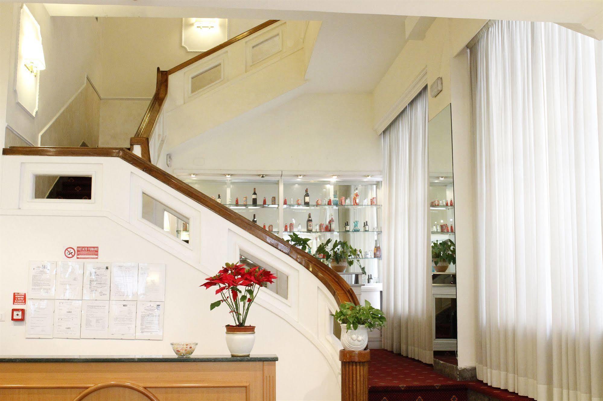 Gh Hotel San Giusto Рим Екстериор снимка